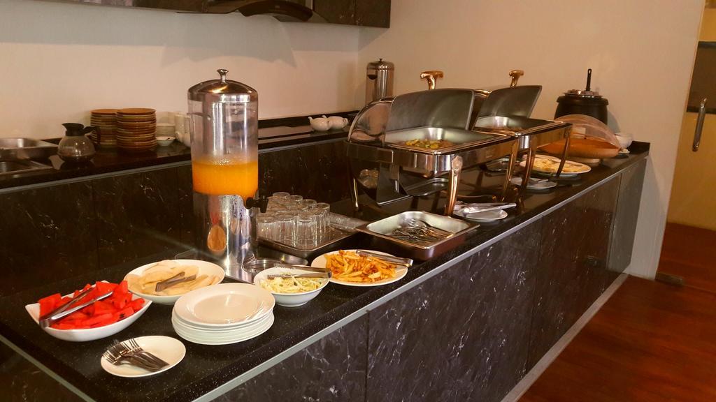 Royal Crown Hotel Yangon Eksteriør bilde