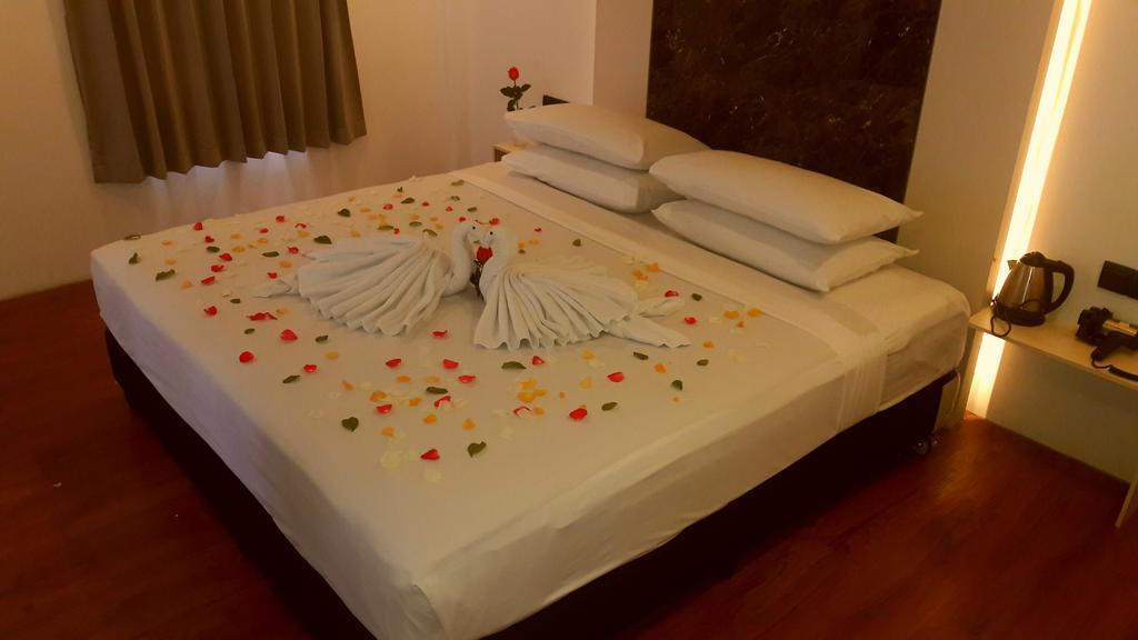 Royal Crown Hotel Yangon Eksteriør bilde